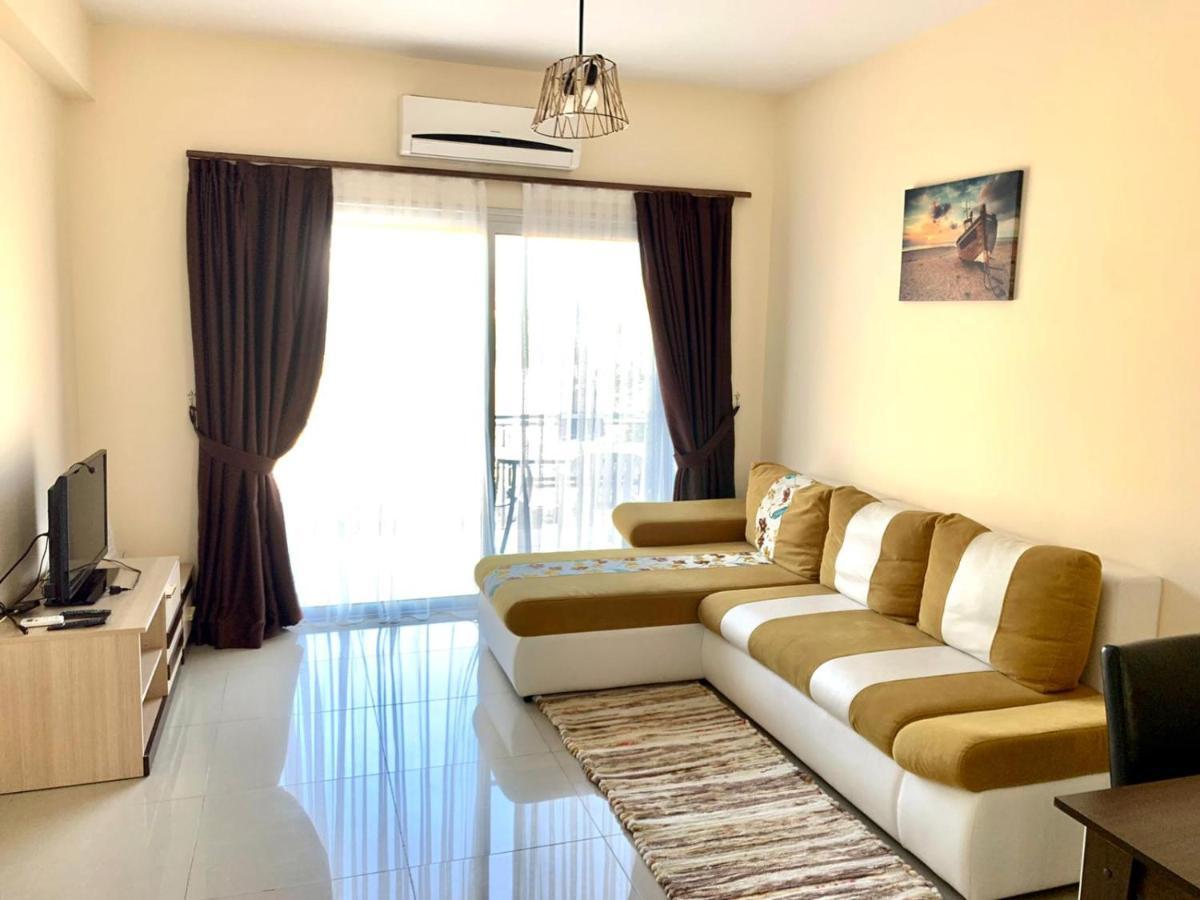 Amazing Two-Bedroom Apartment In Residence Lukomorye D1 With Private Garden Καραβάς Εξωτερικό φωτογραφία