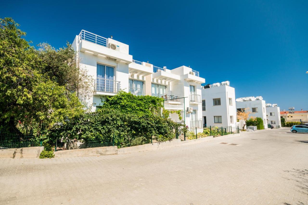 Amazing Two-Bedroom Apartment In Residence Lukomorye D1 With Private Garden Καραβάς Εξωτερικό φωτογραφία