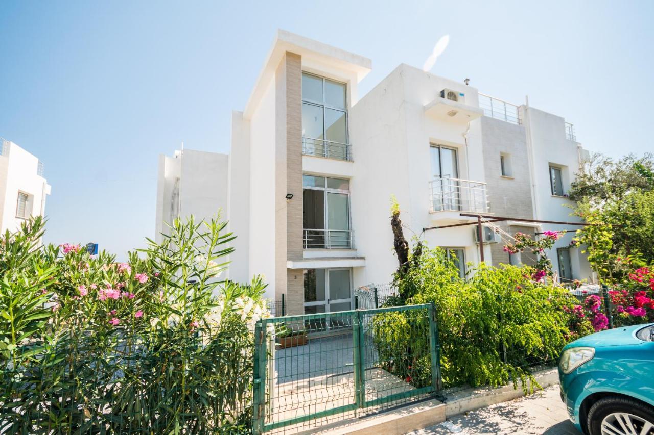 Amazing Two-Bedroom Apartment In Residence Lukomorye D1 With Private Garden Καραβάς Εξωτερικό φωτογραφία