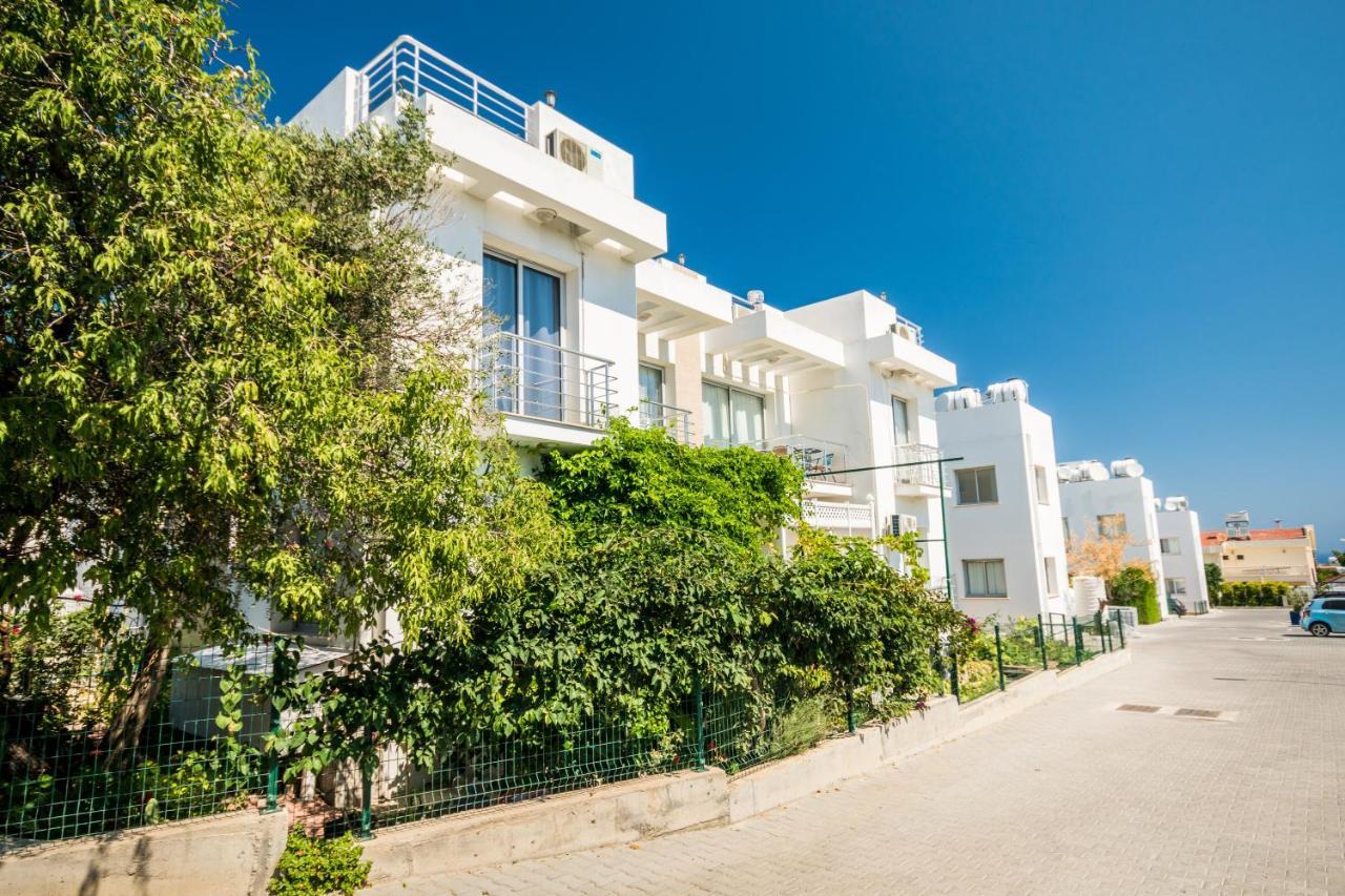 Amazing Two-Bedroom Apartment In Residence Lukomorye D1 With Private Garden Καραβάς Εξωτερικό φωτογραφία